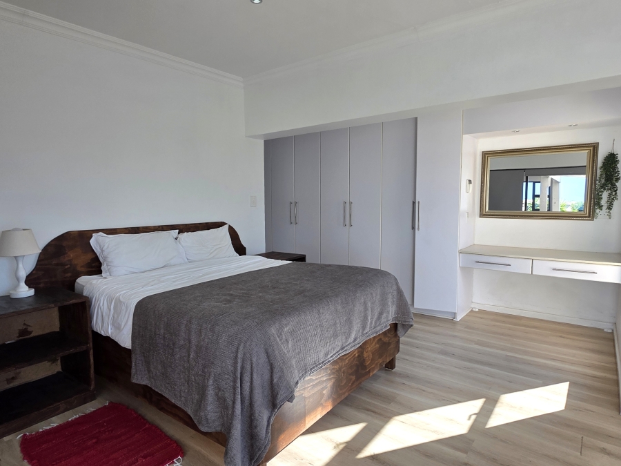 5 Bedroom Property for Sale in Wavecrest Eastern Cape